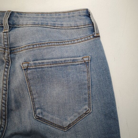 NWT Old Navy Ladies Size 6 Light Wash Mid Rise Bootcut Blue Jeans - Picture 5 of 13